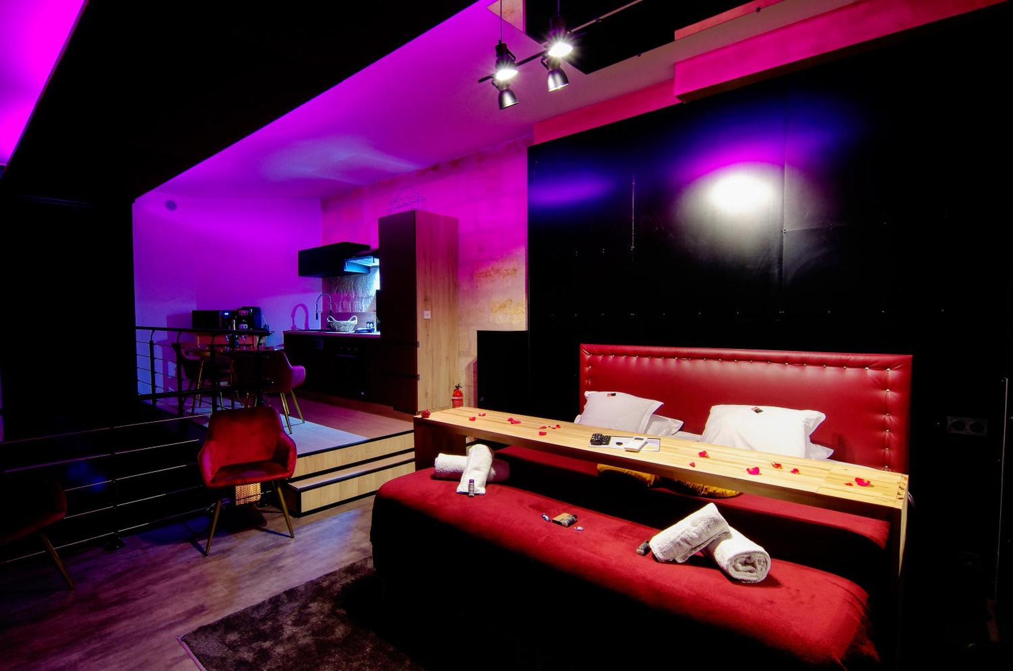 Mieuxqualhotel Jacuzzi Privatif Love Room Bordeaux Ngoại thất bức ảnh